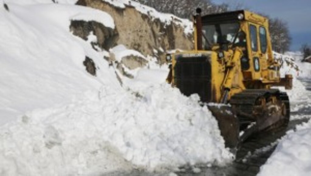 Atakum Belediyesi, karla mücadelesini aralıksız sürdürüyor