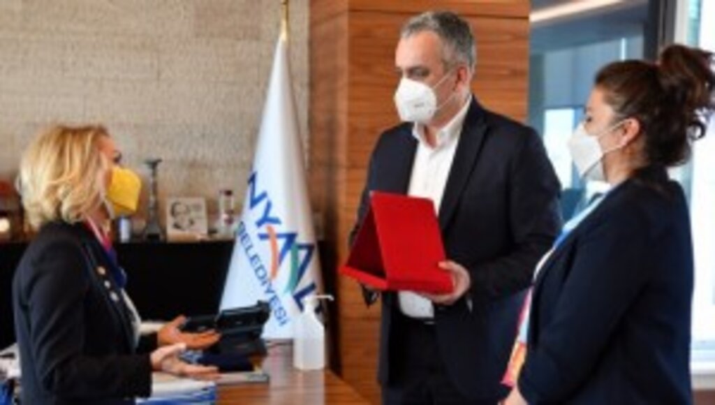 Başkan Semih Esen’e, ‘Meslek Başarı Ödülü’ 