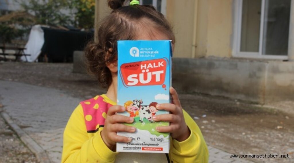 Halk Süt paketleri çocuklarla buluşuyor
