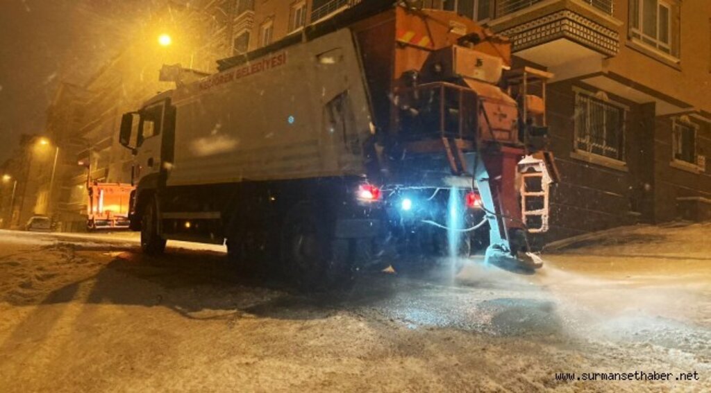 KEÇİÖREN’DE BELEDİYE EKİPLERİ YOLLARI AÇTI, KARIN KEYFİNİ ÇOCUKLAR ÇIKARDI