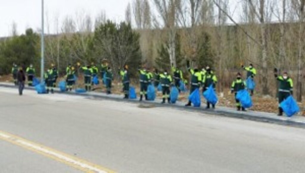 KEÇİÖREN’DE MINTIKA EKİBİ YOL KENARLARINDAKİ ATIKLARI TOPLADI