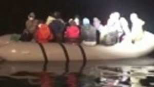 Kuşadası Körfezi'nde Yunanlıların Geri İttiği 16 Göçmen Kurtarıldı