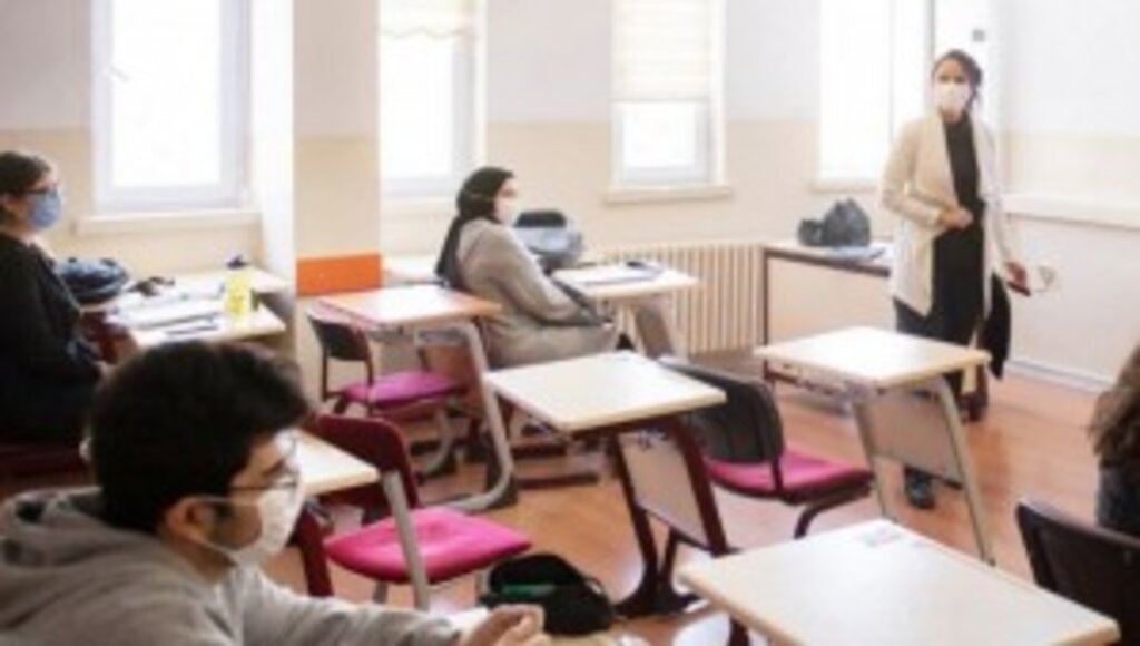 LİSELERDE YÜZ YÜZE VE UZAKTAN EĞİTİME İLİŞKİN USUL VE ESASLAR BELİRLENDİ. TÜZ YÜZE EĞİTİM NEZZAMAN BAŞLAYACAK ? YÜZ YÜZE EĞİTİM