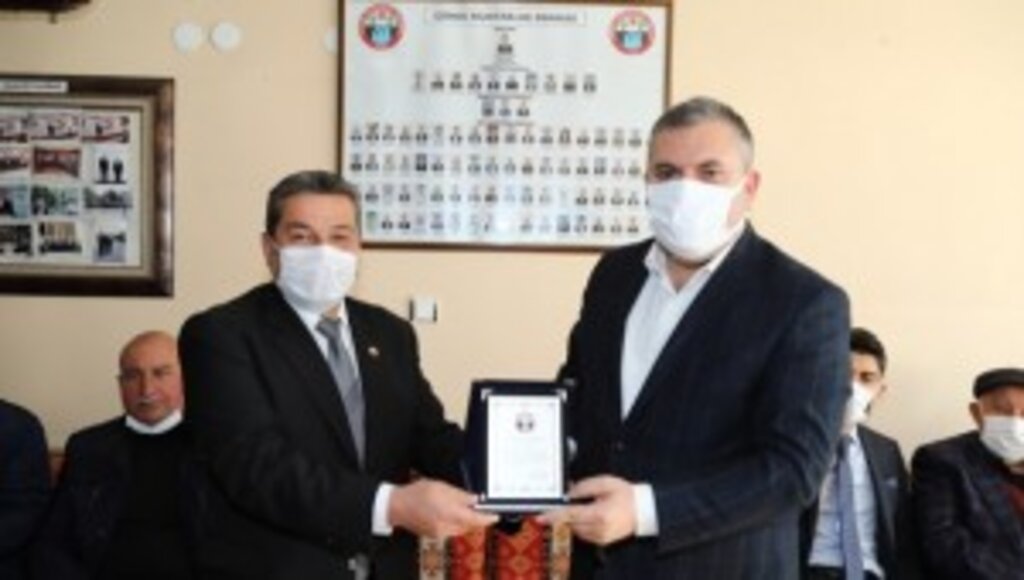 Muhtarlardan Başkan Demirbaş'a Teşekkür Plaketi