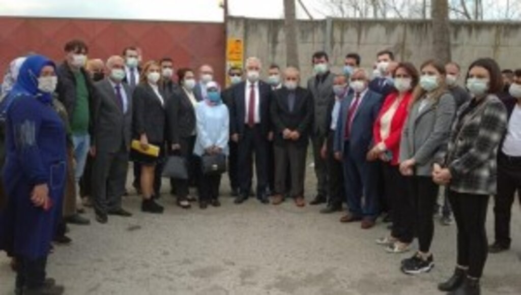 SANTRALE BAKTILAR, HATIRA FOTOĞRAFI ÇEKTİRİP GİTTİLER