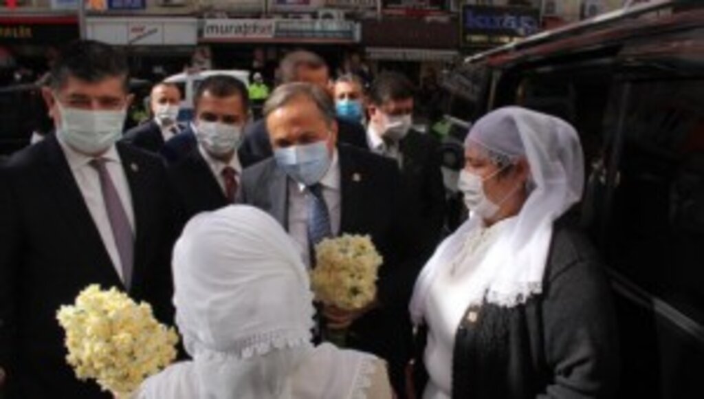 “ŞEFAF YÖNETİMİYLE BELEDİYELERİMİZ TIKIR TIKIR ÇALIŞMAYA DEVAM EDİYOR”