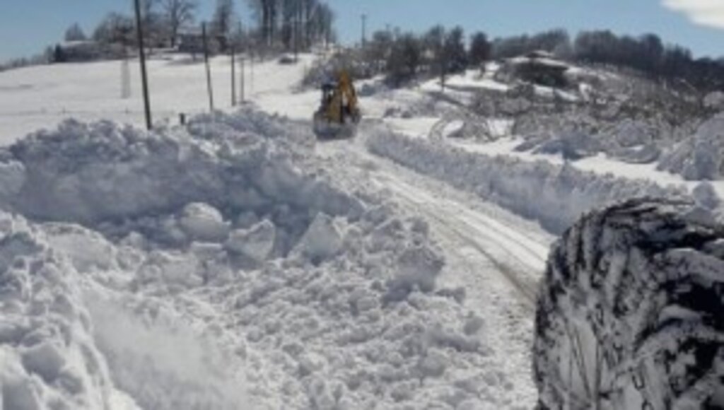 Tekkeköy Belediyesinden Karla Mücadelede Yoğun Mesai 