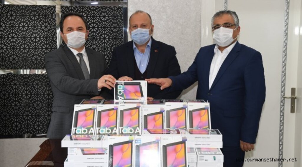 ÜNYE BELEDİYESİ’NDEN İMKÂNI OLMAYAN ÖĞRENCİLERE TABLET DESTEĞİ