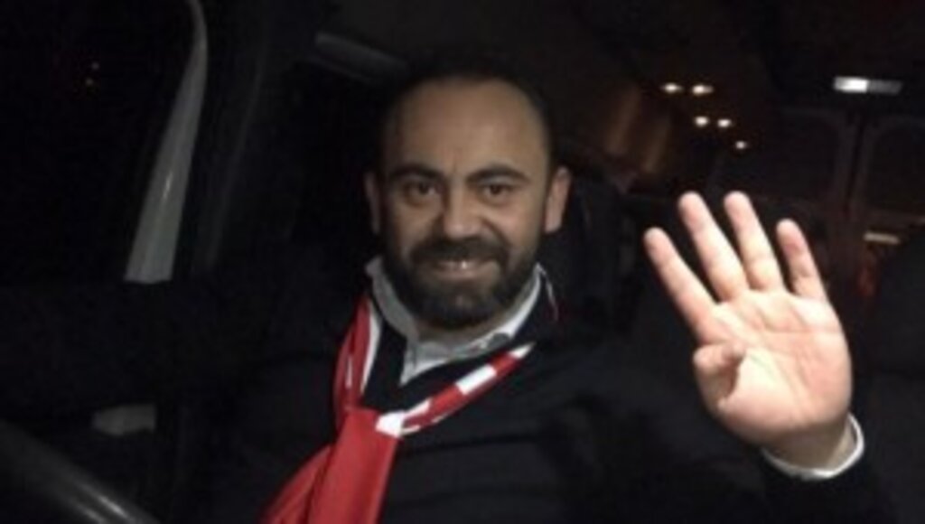 AK Parti'li Başkan Gönüllere Taht Kurdu.