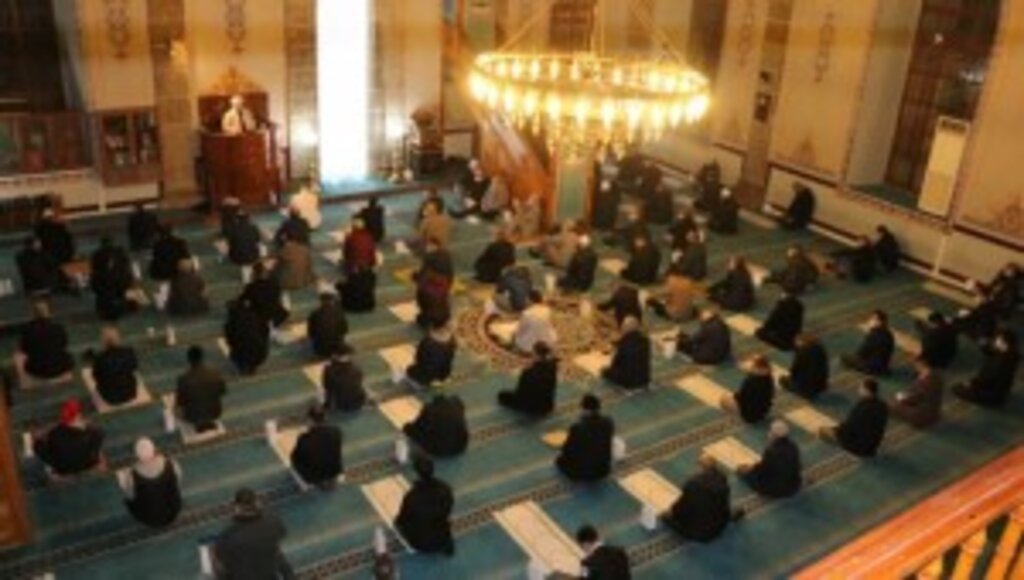 AK PARTİ SAMSUN, ŞEHİTLER İÇİN MEVLİT OKUTTU 