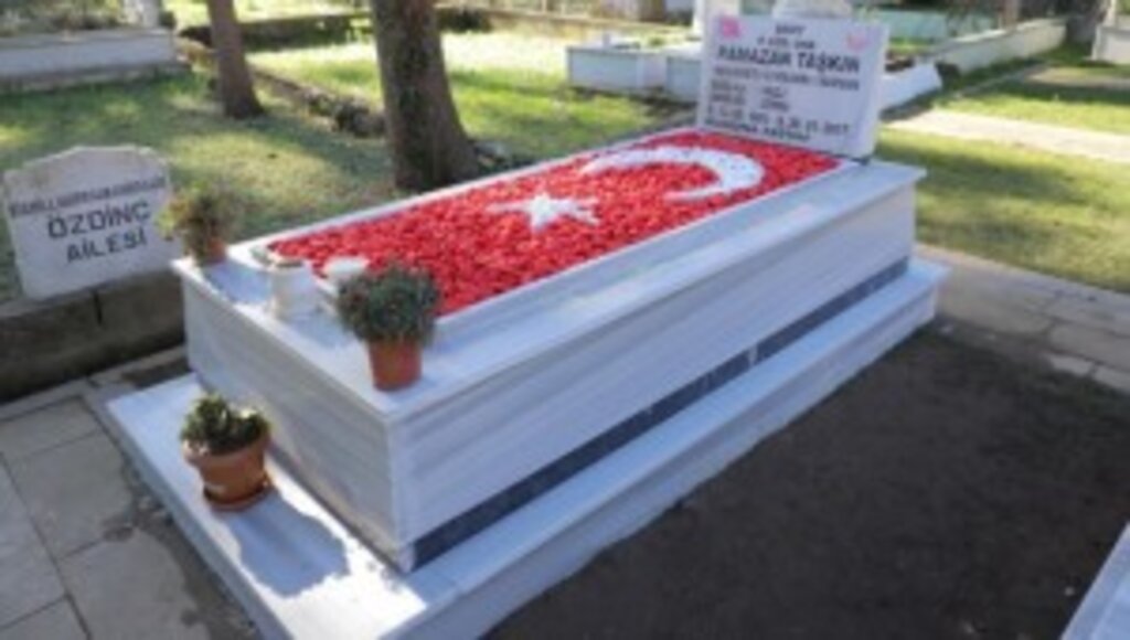 ÇARŞAMBA BELEDİYESİ ŞEHİTLERİ UNUTMADI