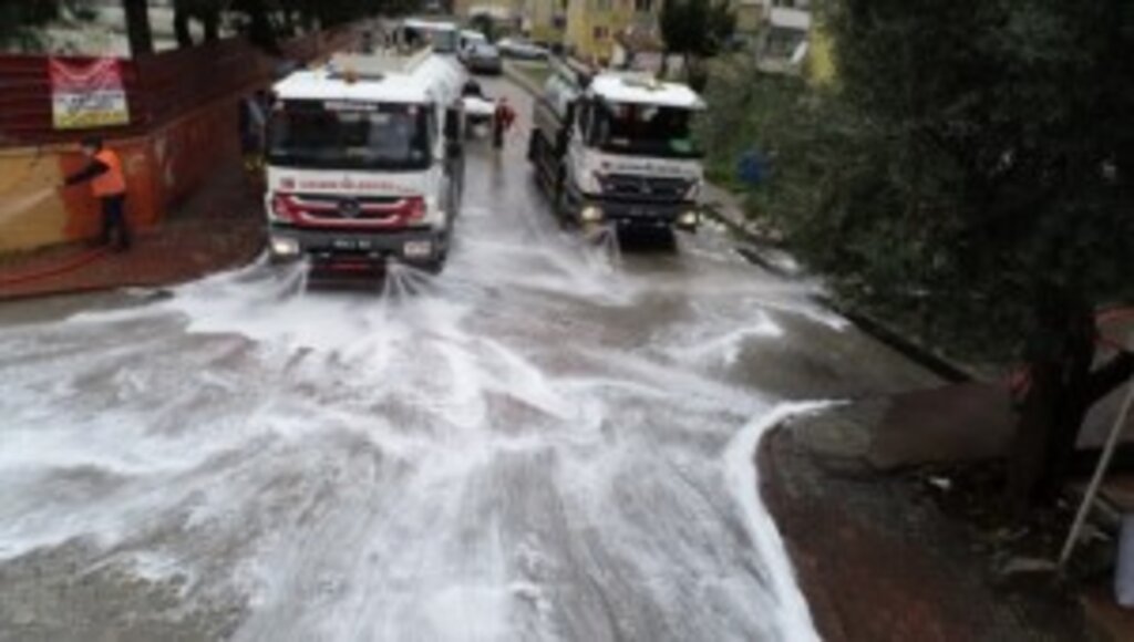 İLKADIM HALKI İÇİN GECE GÜNDÜZ DEMEDEN YIKAMA VE DEZENFEKTE ÇALIŞAMALARI DEVAM EDİYOR