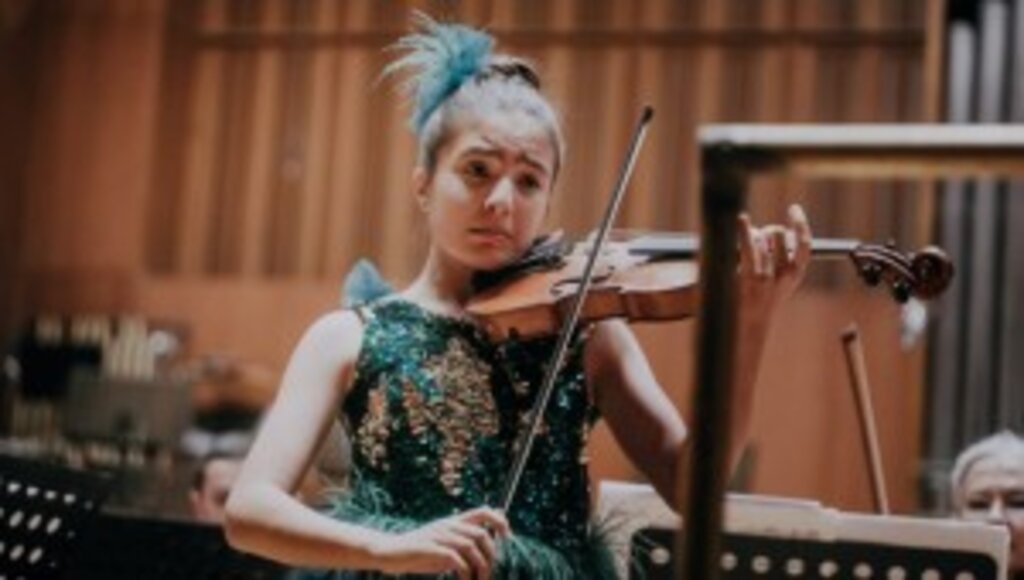 Keman Yıldızı Elif Eroğlu Polonya’da birincilik kazandı