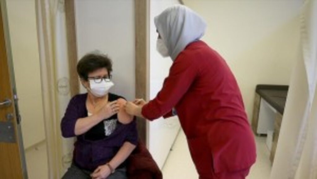 55 yaş ve üzeri vatandaşlar için aşılama başladı