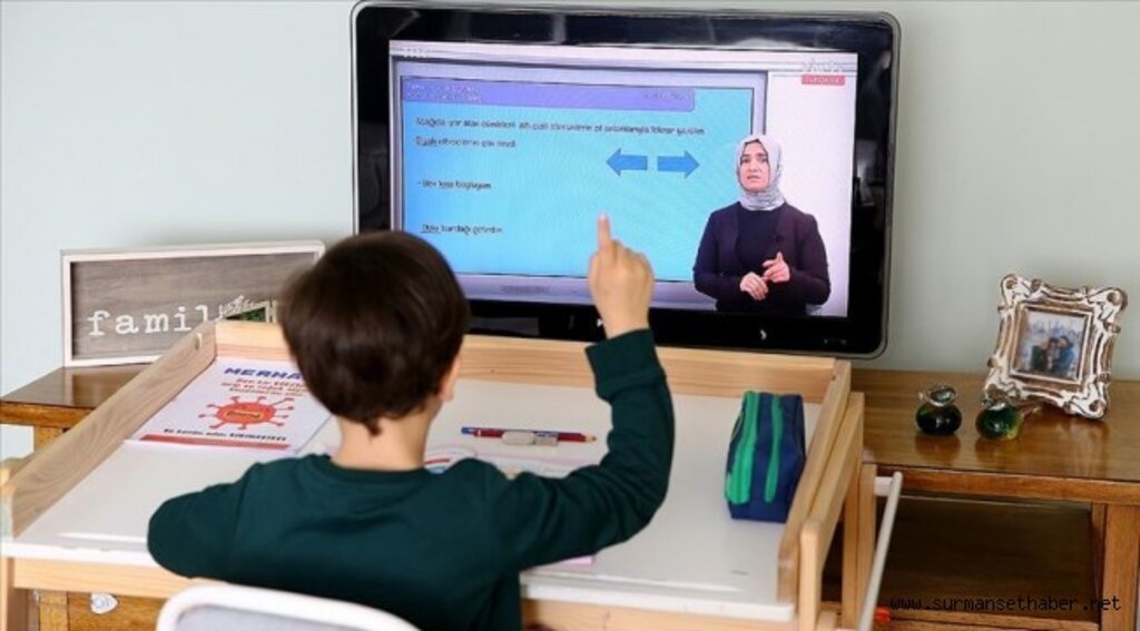 8. ve 12. sınıflar 15 Nisan'dan itibaren uzaktan eğitime geçilecek