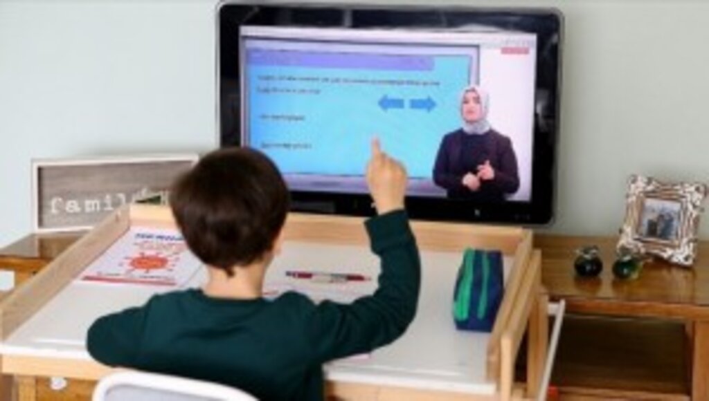 8. ve 12. sınıflar 15 Nisan'dan itibaren uzaktan eğitime geçilecek