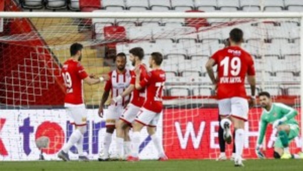 Antalyaspor, Süper Lig'de 25. sezonunda 1002 puana ulaştı