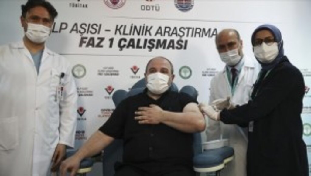 Bakan Varank, yerli Kovid-19 aşı adayının ilk insan denemelerinde gönüllü oldu