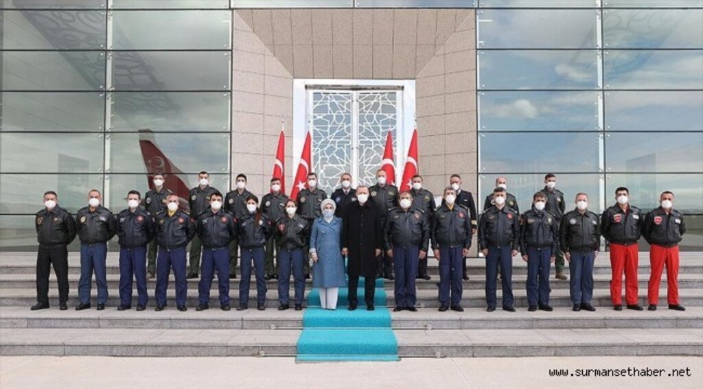 Başkomutan Erdoğan pilotlarla bir araya geldi