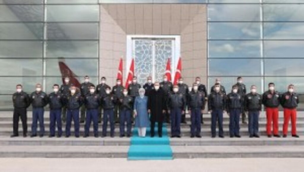 Başkomutan Erdoğan pilotlarla bir araya geldi