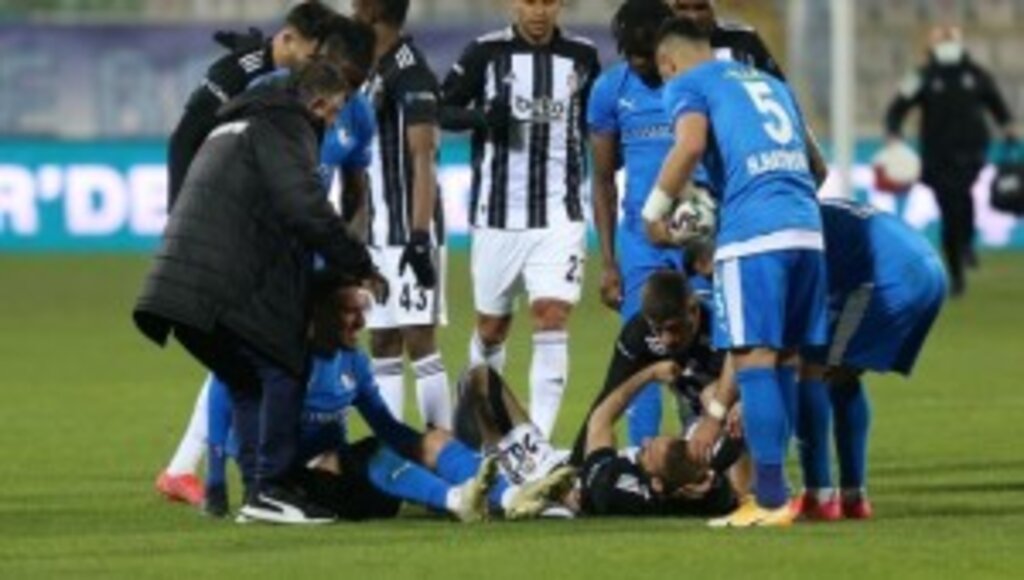 Beşiktaş'ta Cenk Tosun'un sağ dizinde tendon kopması tespit edildi