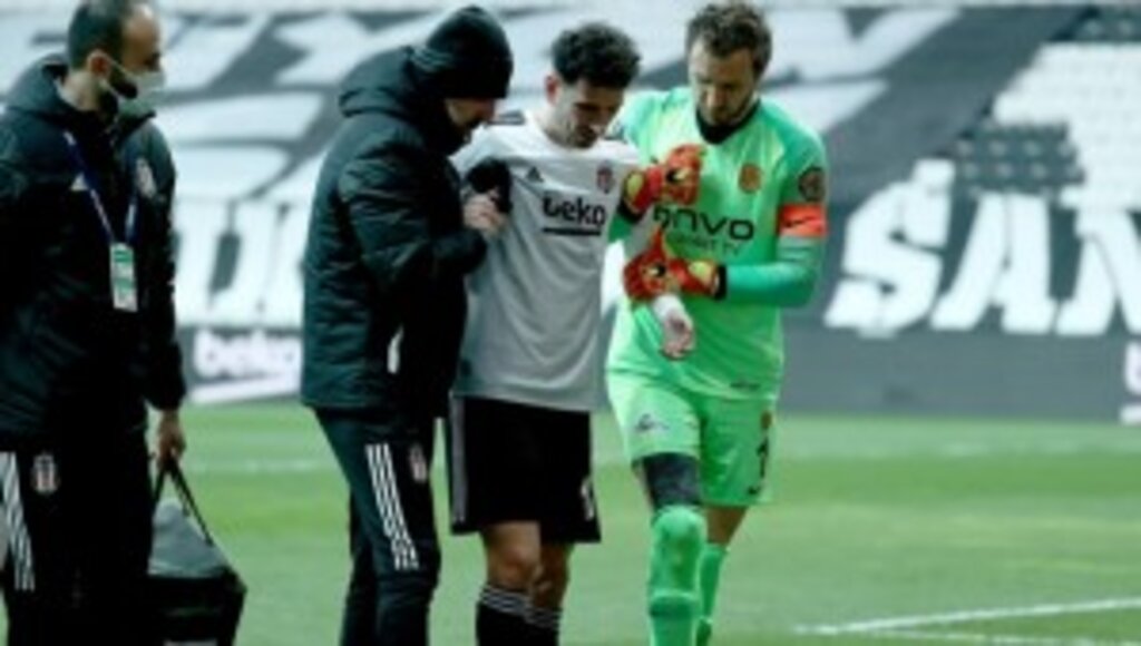 Beşiktaş'ta Oğuzhan'ın sağ alt baldır arka adalesinde gerilme ve ödem tespit edildi
