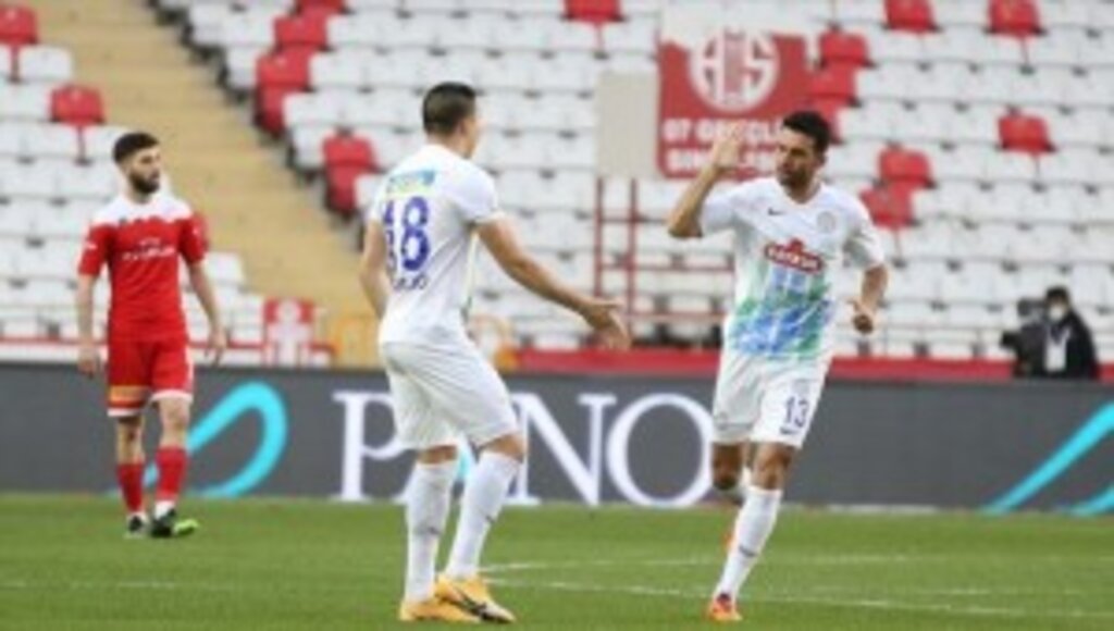 Çaykur Rizespor deplasmanda 3 puanı 3 golle kazandı