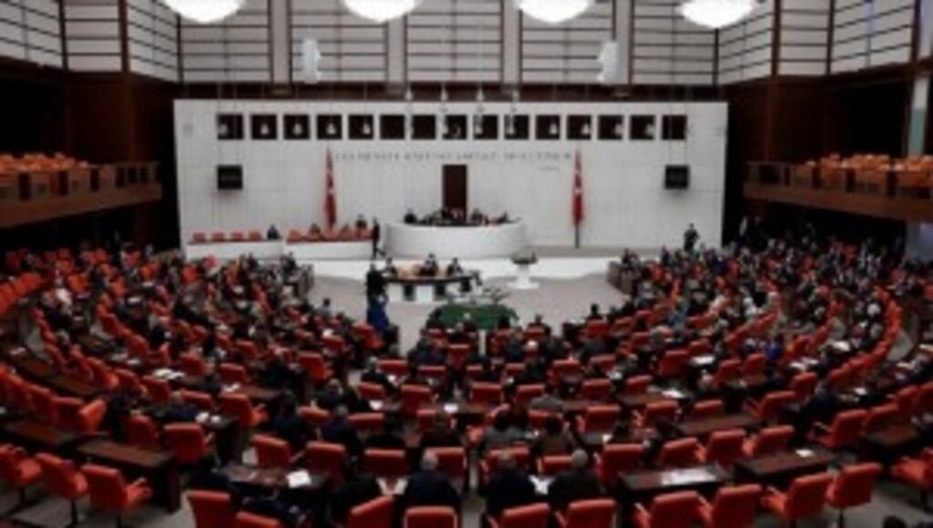 Meclis ekonomiye ilişkin düzenlemeler içeren kanun teklifi için mesai yapacak