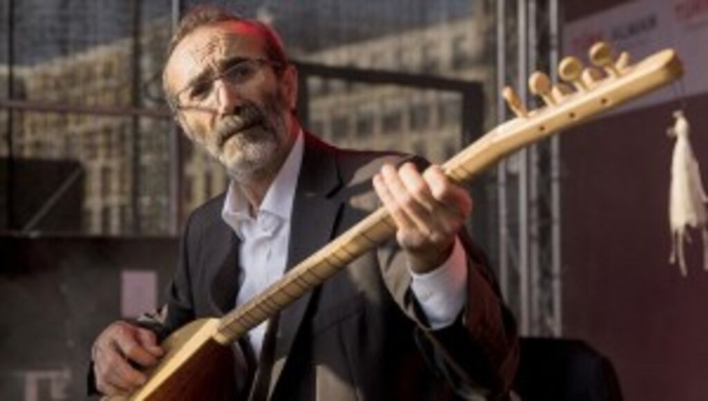 Sanatçı Cengiz Özkan: Bağlama sadece müzik aleti değil, onun içinde her şey var