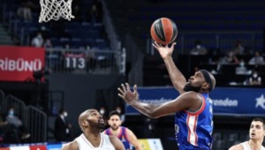Anadolu Efes, Real Madrid'i yenerek Dörtlü Final'e yükseldi