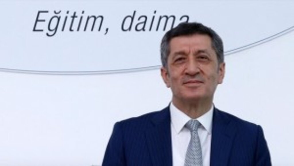 Bakan Selçuk gençleri saat 19.19'da İstiklal Marşı okumaya davet etti