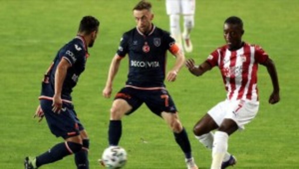 Demir Grup Sivasspor - Medipol Başakşehir maçında gol sesi çıkmadı