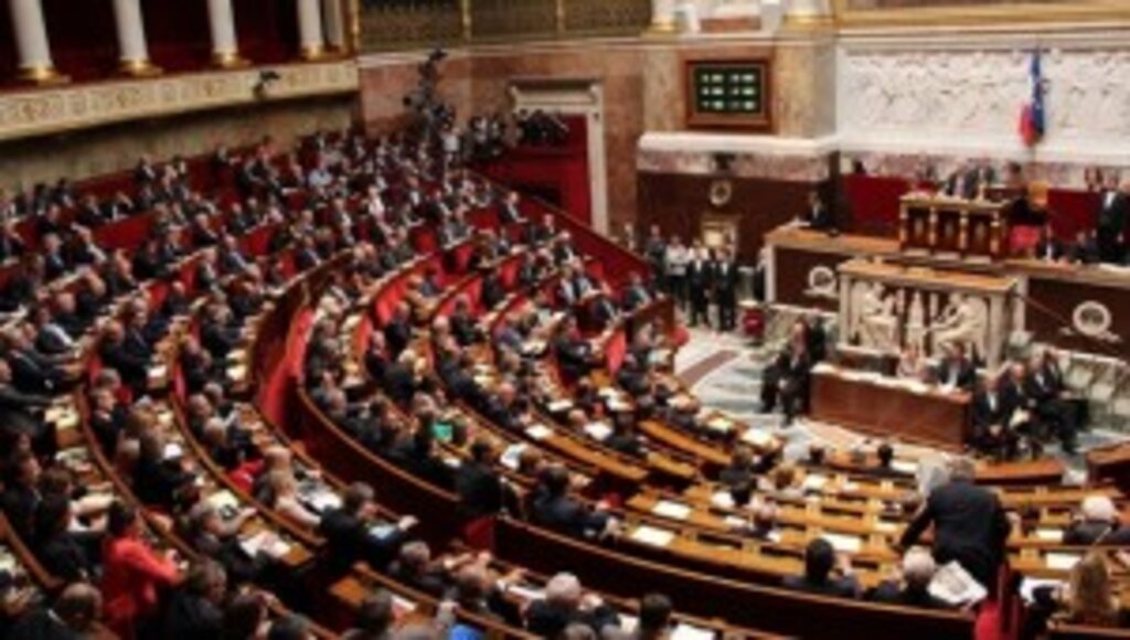 Fransa'da 16 emekli generalin Meclisteki siyasi gruplara 'iç savaş' uyarısı yaptığı ortaya çıktı