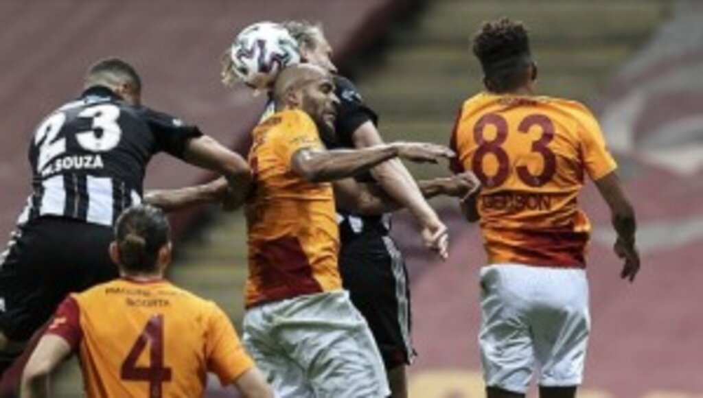 Galatasaray, sahasında lider Beşiktaş'ı 3-1 mağlup etti