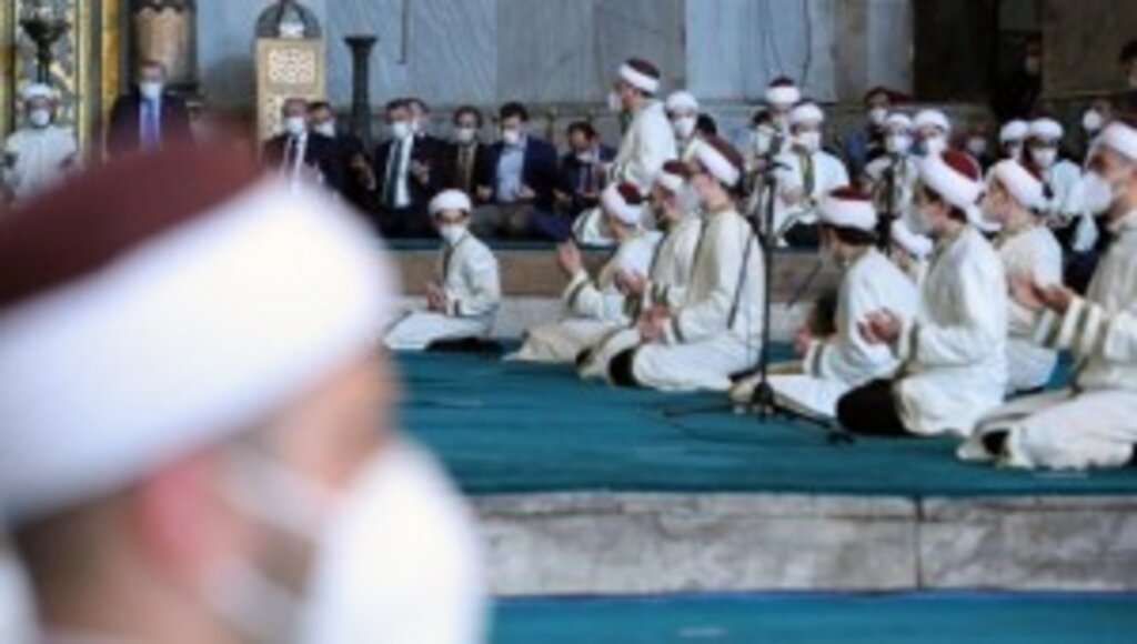 Hafızlıklarını tamamlayan 136 öğrenci Ayasofya-i Kebir Cami-i Şerifi'ndeki törenle icazet aldı