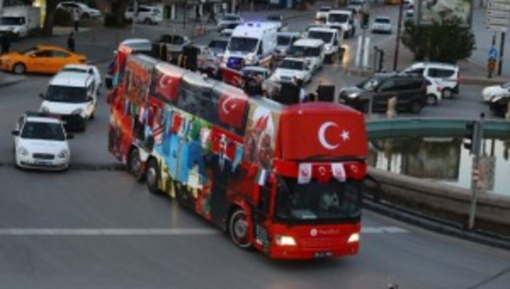 İSTANBUL’UN FETHİ KEÇİÖREN’DE COŞKUYLA KUTLANDI