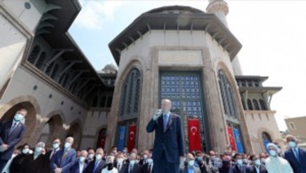 Taksim Camimiz, İstanbul'un sembolleri arasındaki seçkin yerini şimdiden almıştır