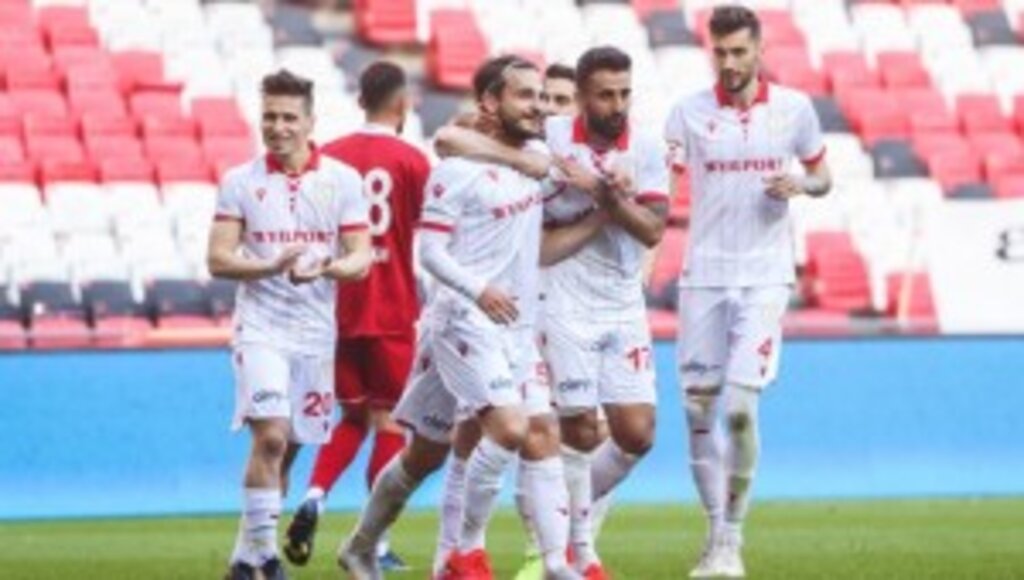 TFF 1. Lig'de Süper Lig'e yükselme heyecanı son haftaya taşındı