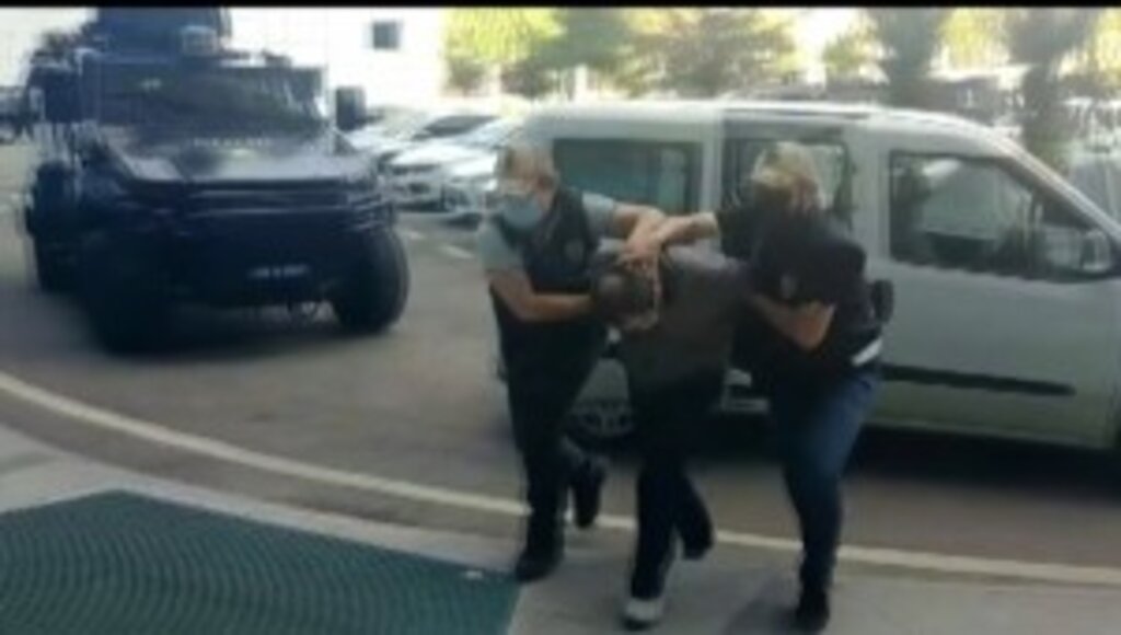 Yakalanarak Türkiye'ye getirilen Selahaddin Gülen Ankara Emniyet Müdürlüğüne teslim edildi