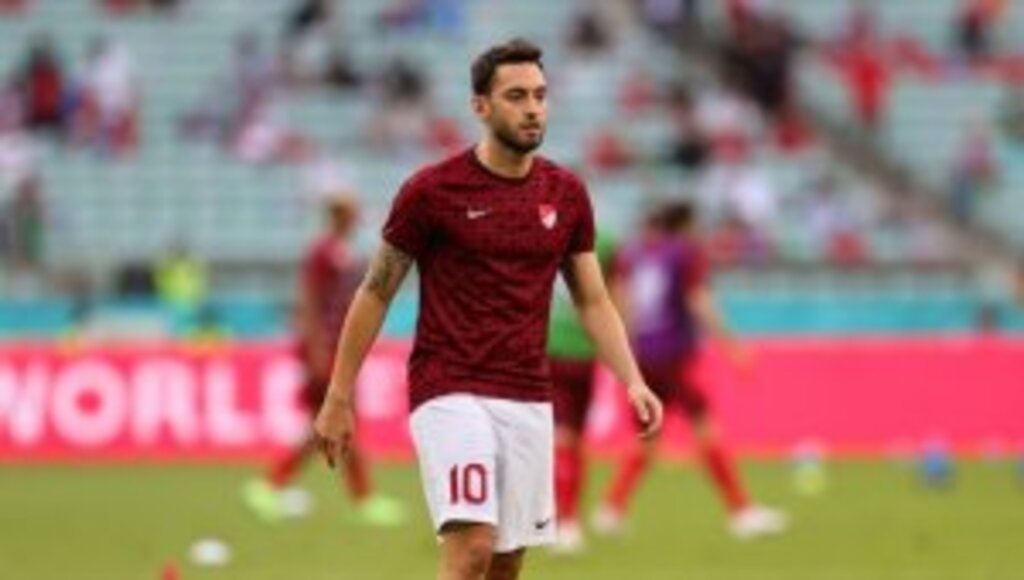 Hakan Çalhanoğlu İtalyan Kulübü İnter'e Transfer Oldu