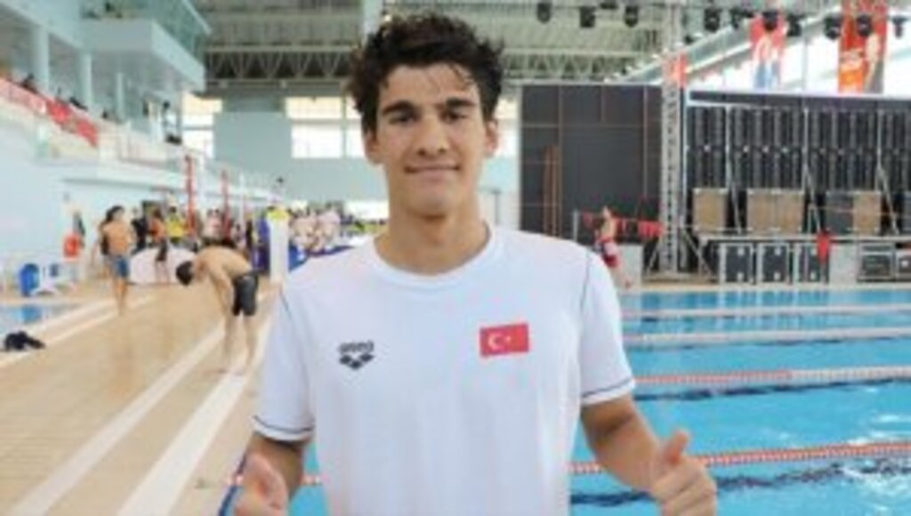 Milli yüzücü Yiğit Aslan 800 metre serbestte olimpiyat A barajını geçti