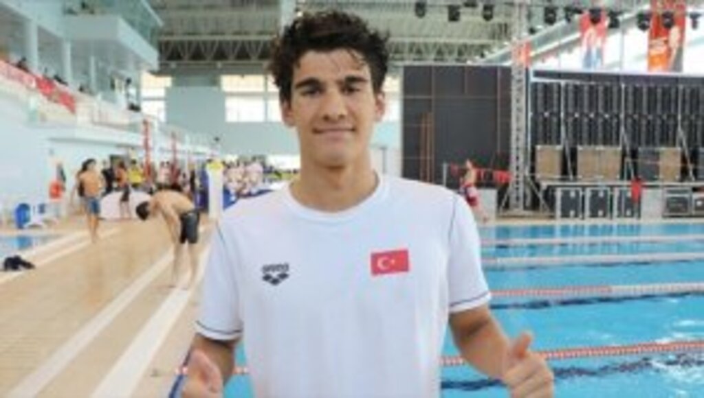Milli yüzücü Yiğit Aslan olimpiyatlara katılma vizesini Edirne'deki havuzdan çıkardı