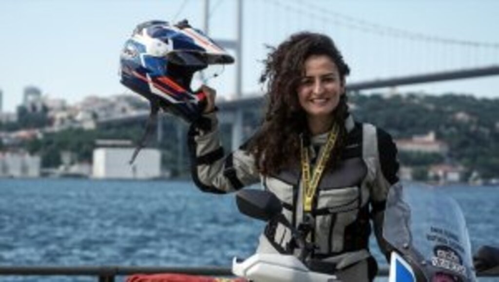 Motosikletiyle Afrika'yı keşfe çıkıyor