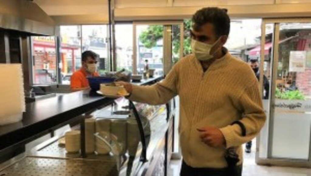 Restoran ve kafeler kademeli normalleşme kapsamında müşteri kabul etmeye başladı