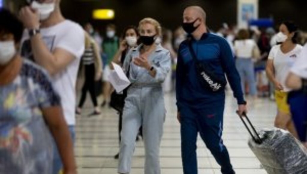 Rusya uçuşları açtı, ilk durak Antalya'daki deri fuarı