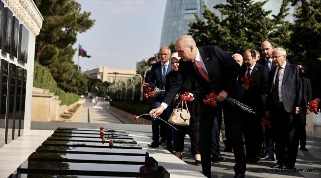 AK Parti heyeti Azerbaycan'da şehitlikleri ziyaret etti