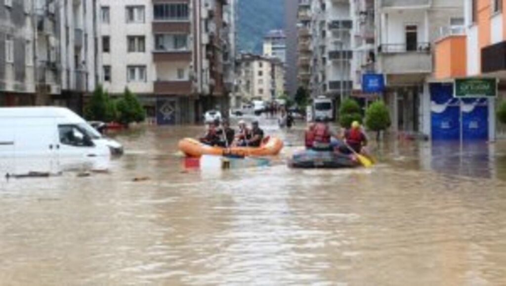 Arhavi'de yaklaşık 450 kişi tahliye edildi