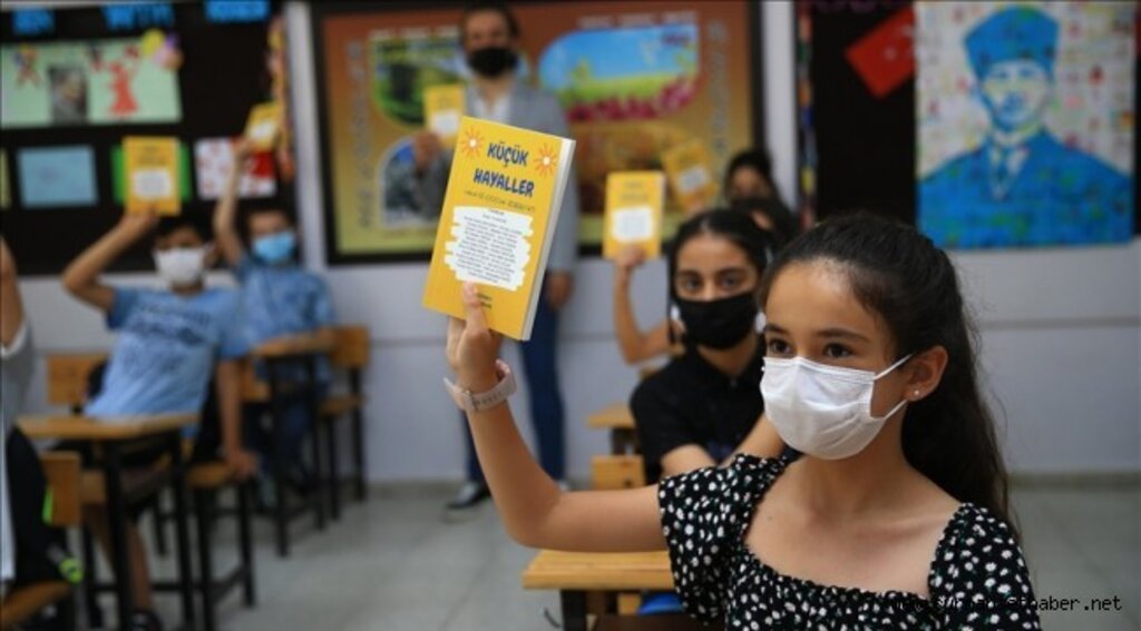 Minik öğrenciler 'Küçük Hayaller' ile yazarlığa ilk adımı attı