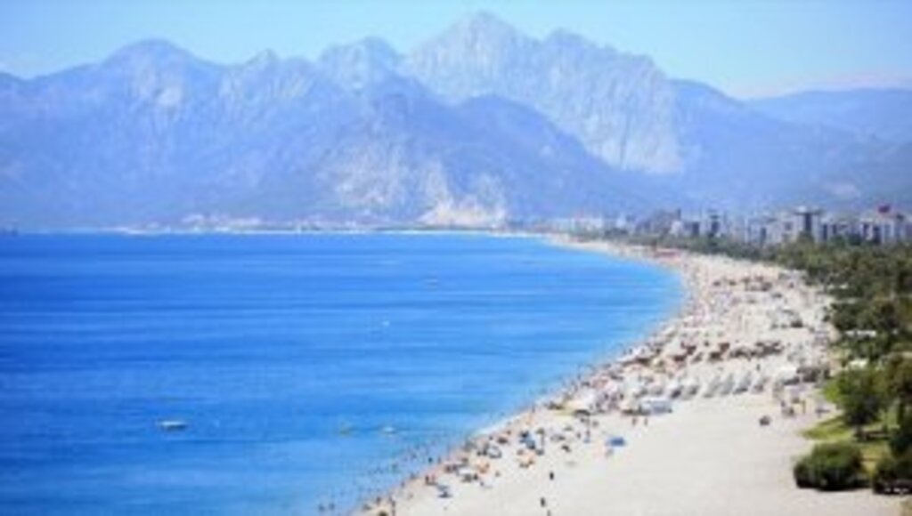 Normalleşme sürecinin ilk kısıtlamasız pazar gününde sahillerde yoğunluk yaşandı