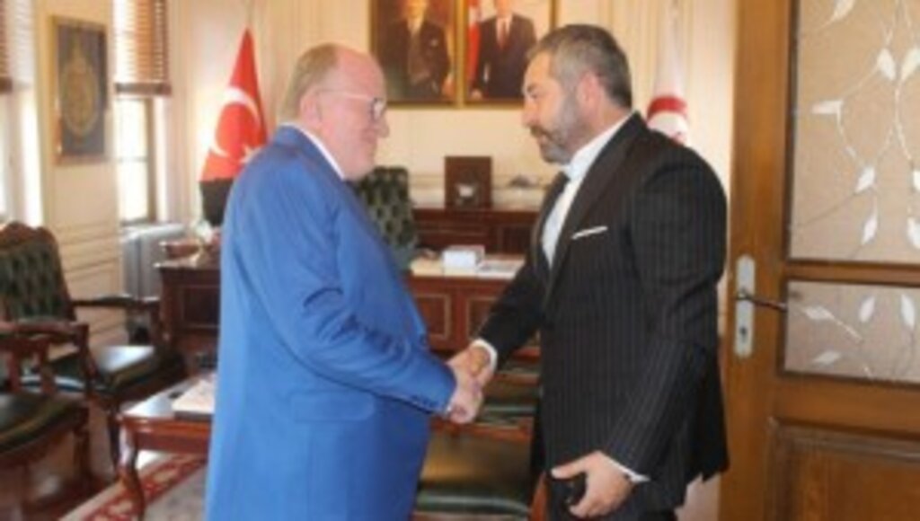 SAYİDER Başkanı Cemil Bilici yönetim kurulu üyeleri ile Rektör AYDIN’ı ziyaret etti.